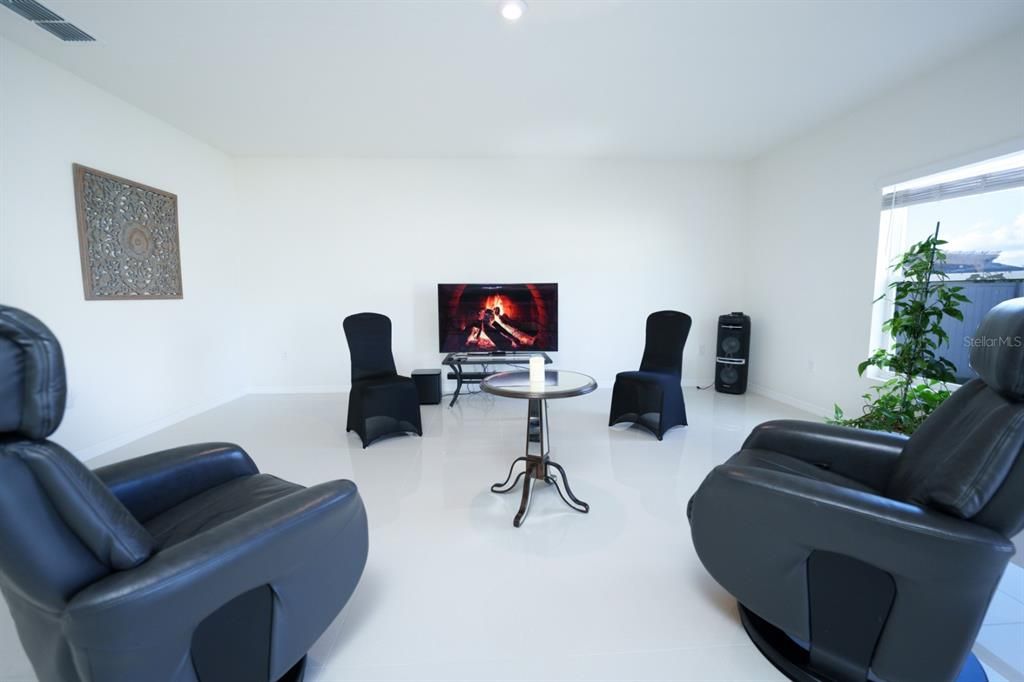 For Sale: $390,000 (4 beds, 2 baths, 2143 Square Feet)