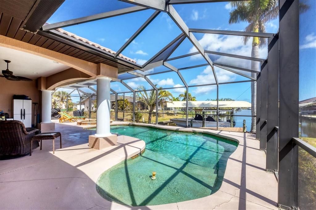 For Sale: $671,000 (3 beds, 3 baths, 2286 Square Feet)