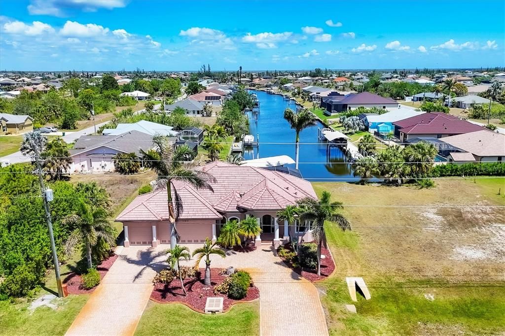 For Sale: $671,000 (3 beds, 3 baths, 2286 Square Feet)