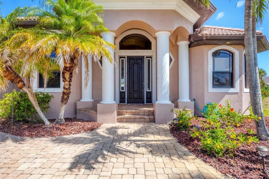 For Sale: $671,000 (3 beds, 3 baths, 2286 Square Feet)