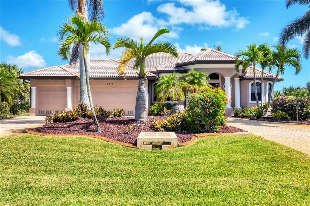 For Sale: $671,000 (3 beds, 3 baths, 2286 Square Feet)