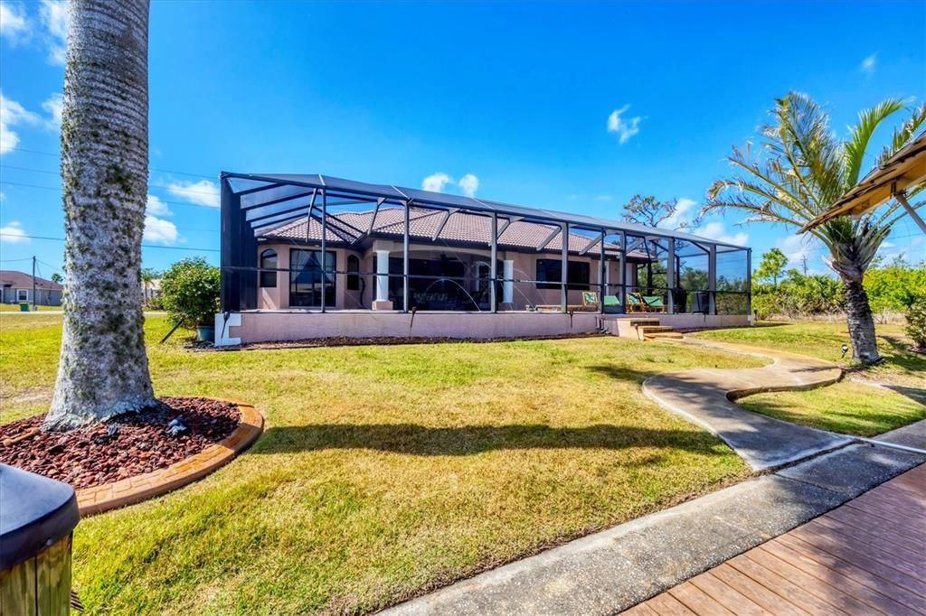 For Sale: $671,000 (3 beds, 3 baths, 2286 Square Feet)