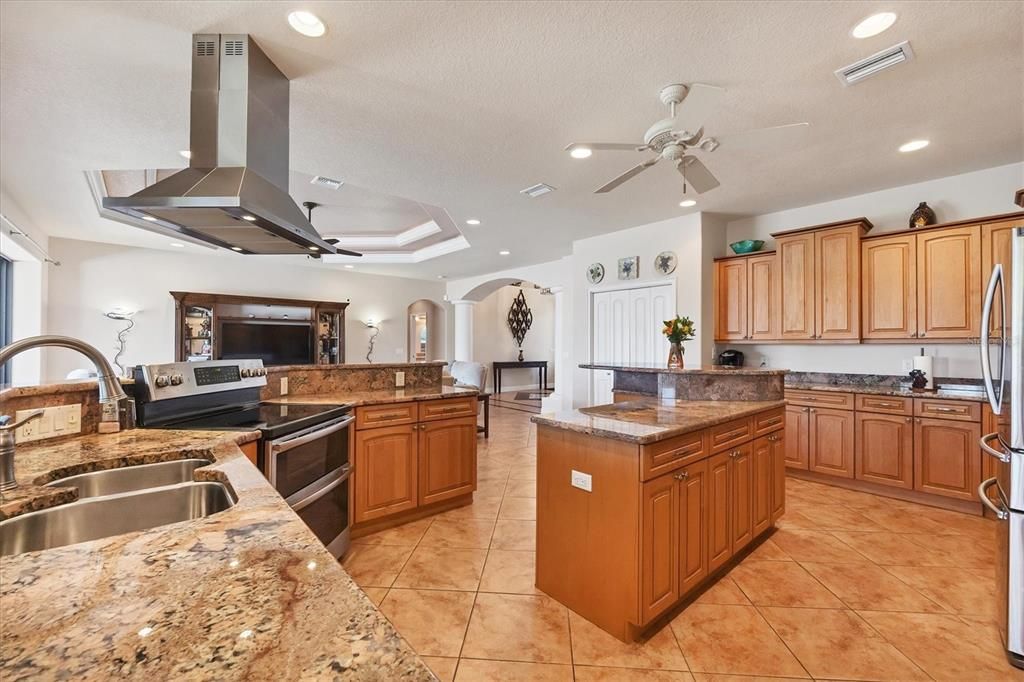 For Sale: $671,000 (3 beds, 3 baths, 2286 Square Feet)