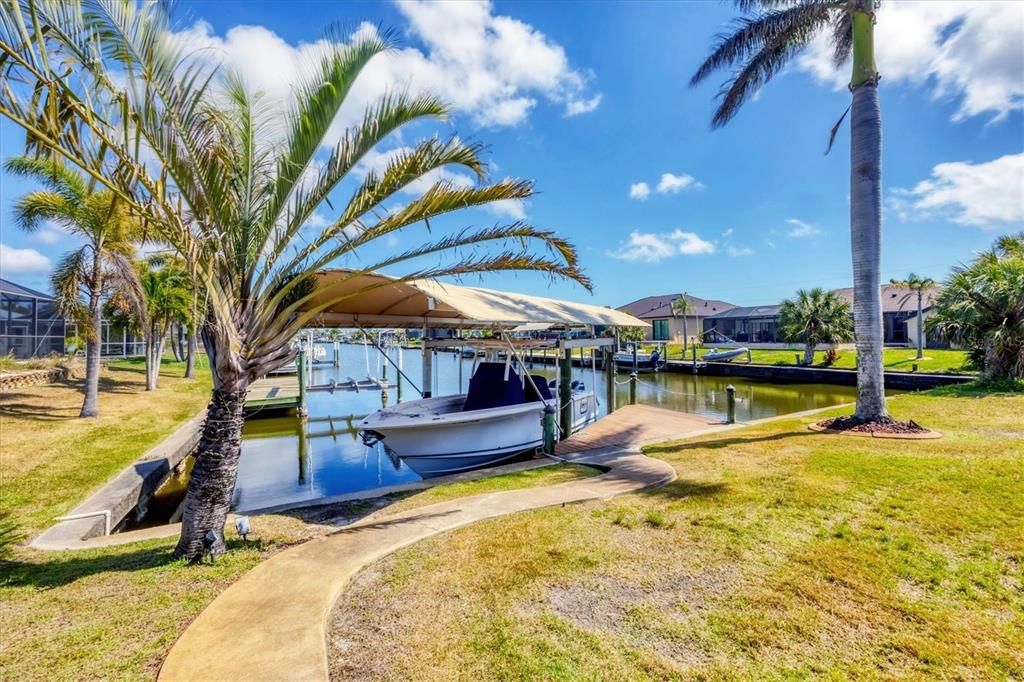 For Sale: $671,000 (3 beds, 3 baths, 2286 Square Feet)