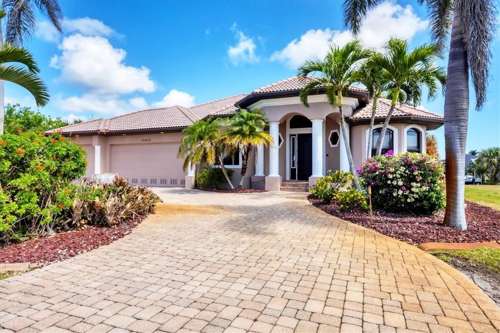 For Sale: $671,000 (3 beds, 3 baths, 2286 Square Feet)