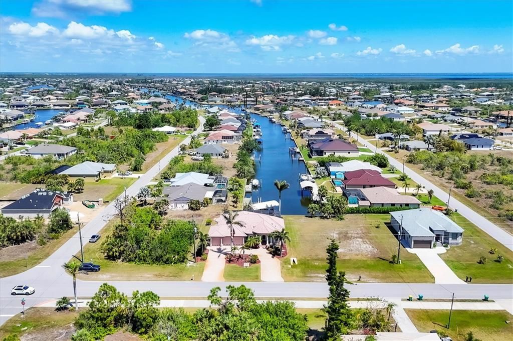 For Sale: $671,000 (3 beds, 3 baths, 2286 Square Feet)