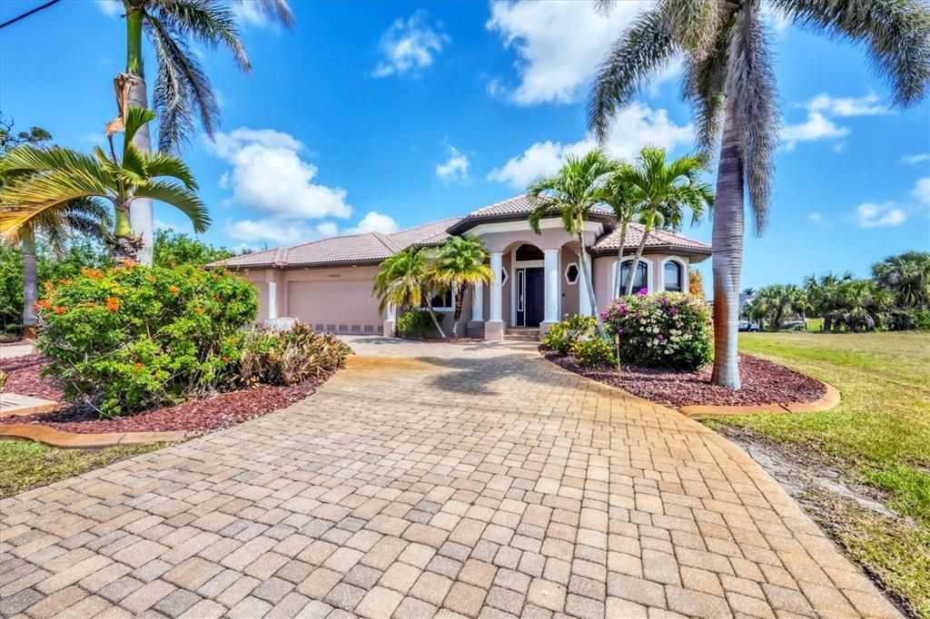 For Sale: $671,000 (3 beds, 3 baths, 2286 Square Feet)