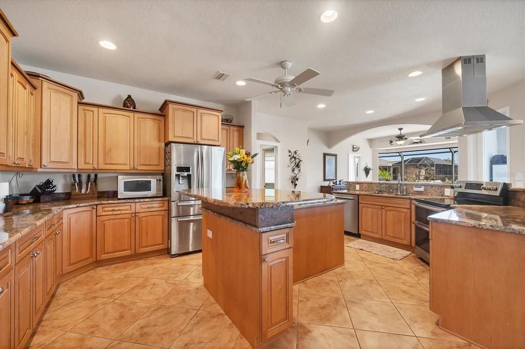 For Sale: $671,000 (3 beds, 3 baths, 2286 Square Feet)