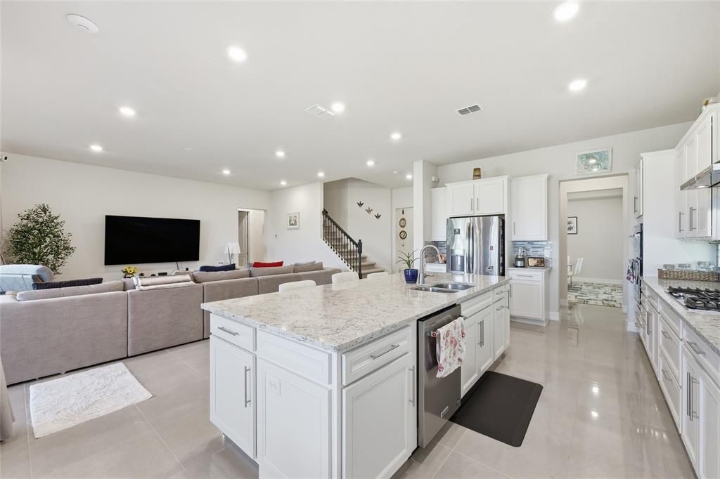 На продажу: $1,580,000 (6 спален, 5 ванн, 4688 Квадратных фут)