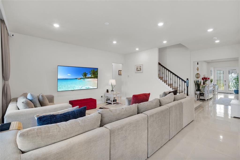 На продажу: $1,580,000 (6 спален, 5 ванн, 4688 Квадратных фут)