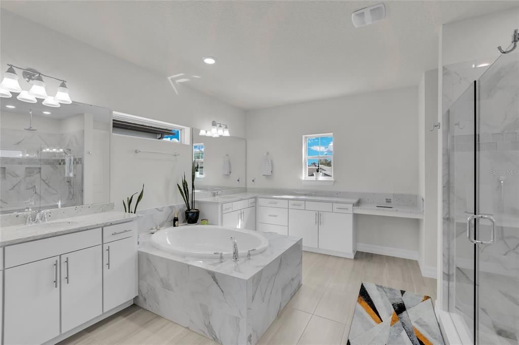 На продажу: $1,580,000 (6 спален, 5 ванн, 4688 Квадратных фут)