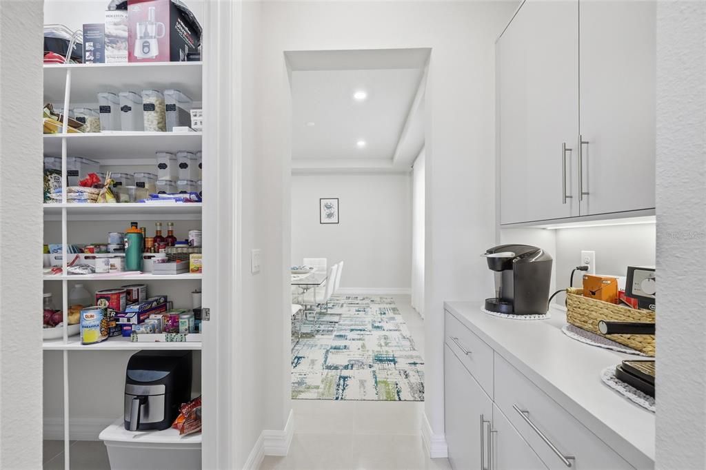 На продажу: $1,580,000 (6 спален, 5 ванн, 4688 Квадратных фут)