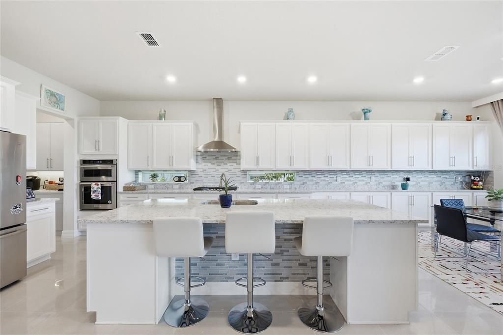 На продажу: $1,580,000 (6 спален, 5 ванн, 4688 Квадратных фут)