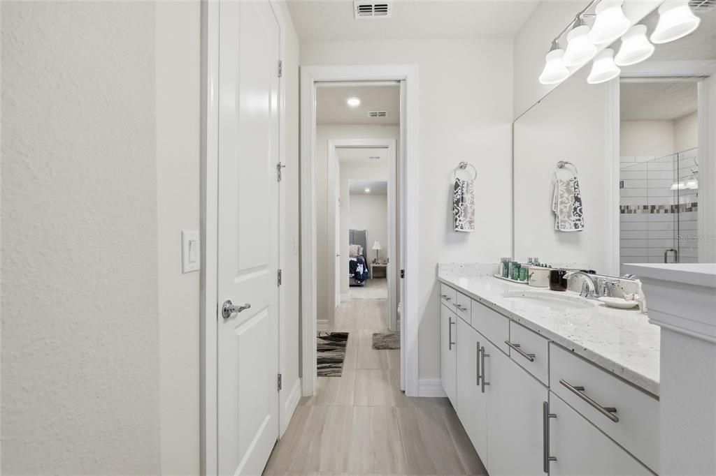 На продажу: $1,580,000 (6 спален, 5 ванн, 4688 Квадратных фут)