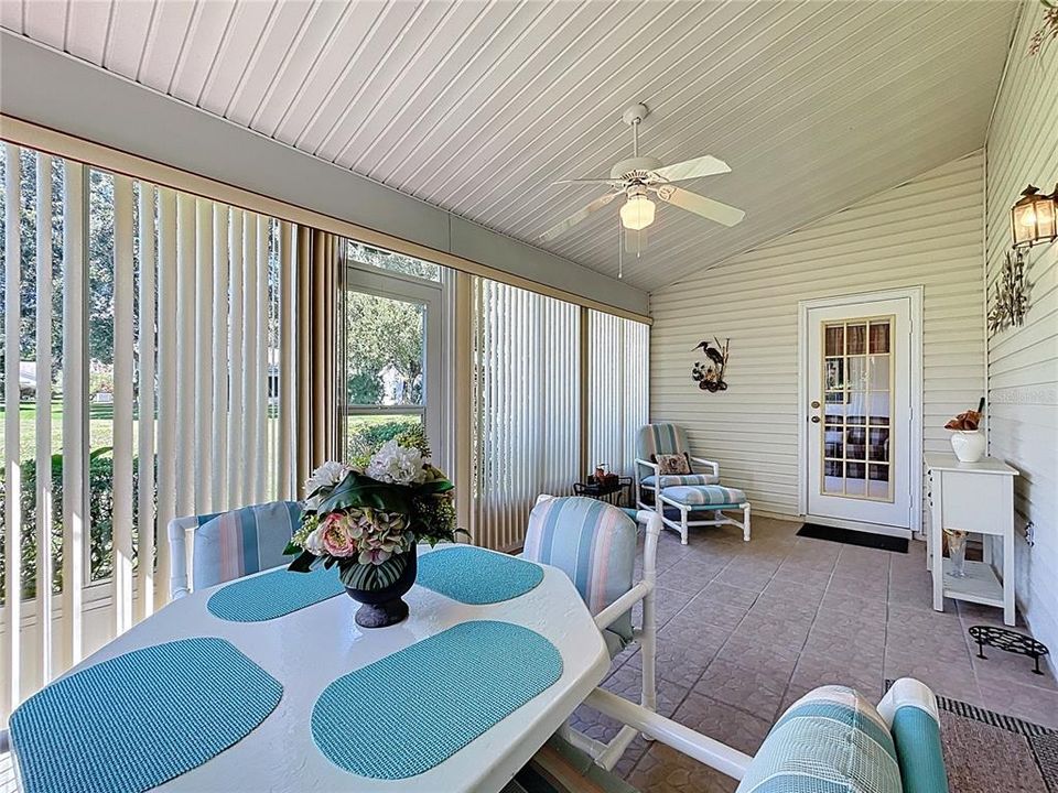 Под контрактом: $289,900 (3 спален, 2 ванн, 1963 Квадратных фут)