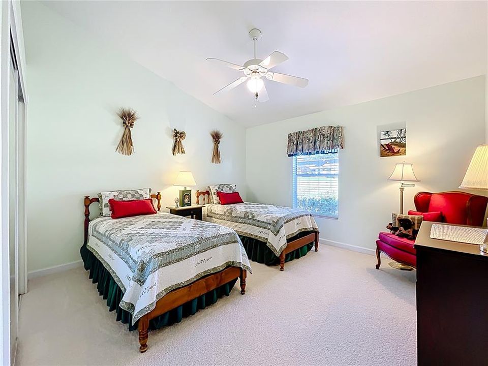 Под контрактом: $289,900 (3 спален, 2 ванн, 1963 Квадратных фут)