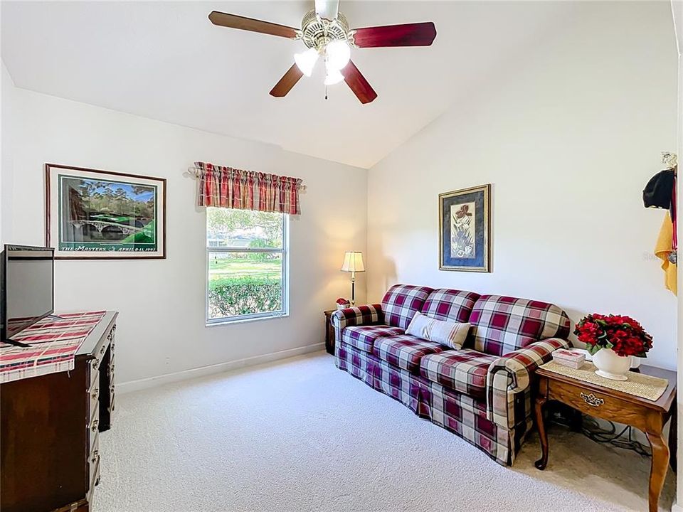 Под контрактом: $289,900 (3 спален, 2 ванн, 1963 Квадратных фут)