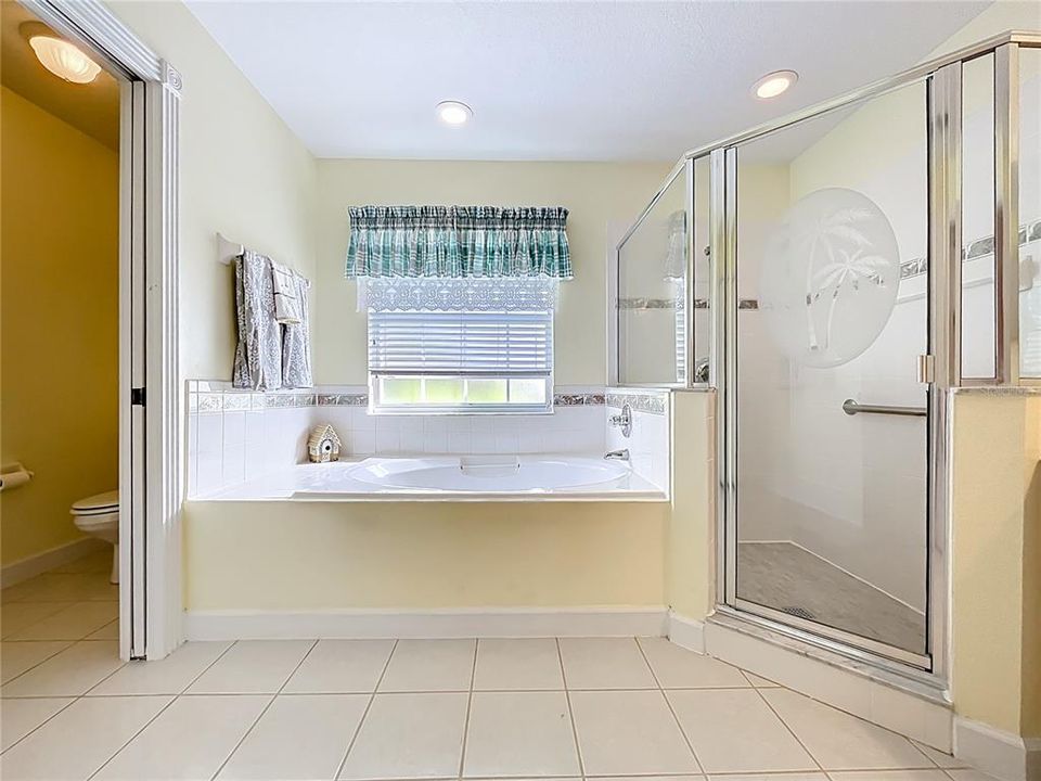 Под контрактом: $289,900 (3 спален, 2 ванн, 1963 Квадратных фут)