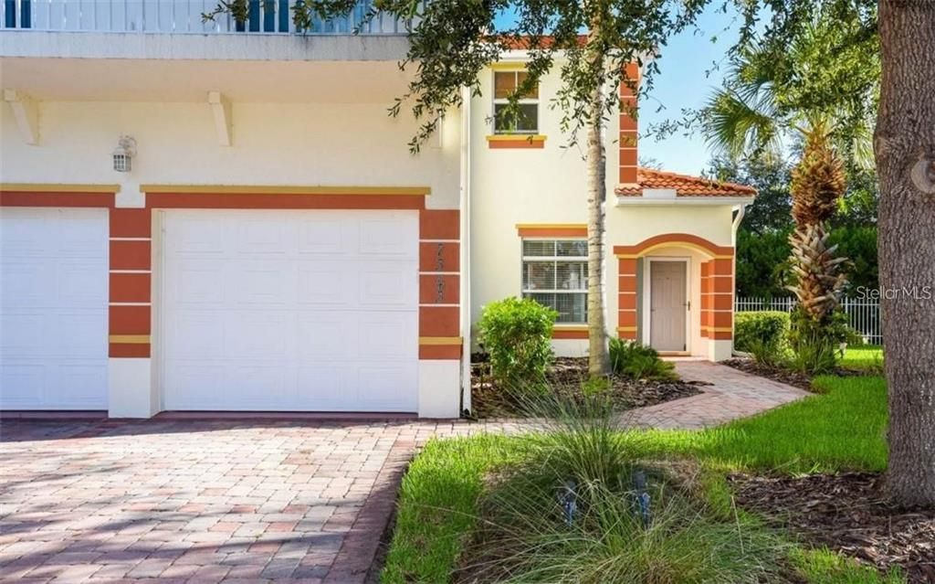 For Sale: $249,900 (2 beds, 2 baths, 1348 Square Feet)