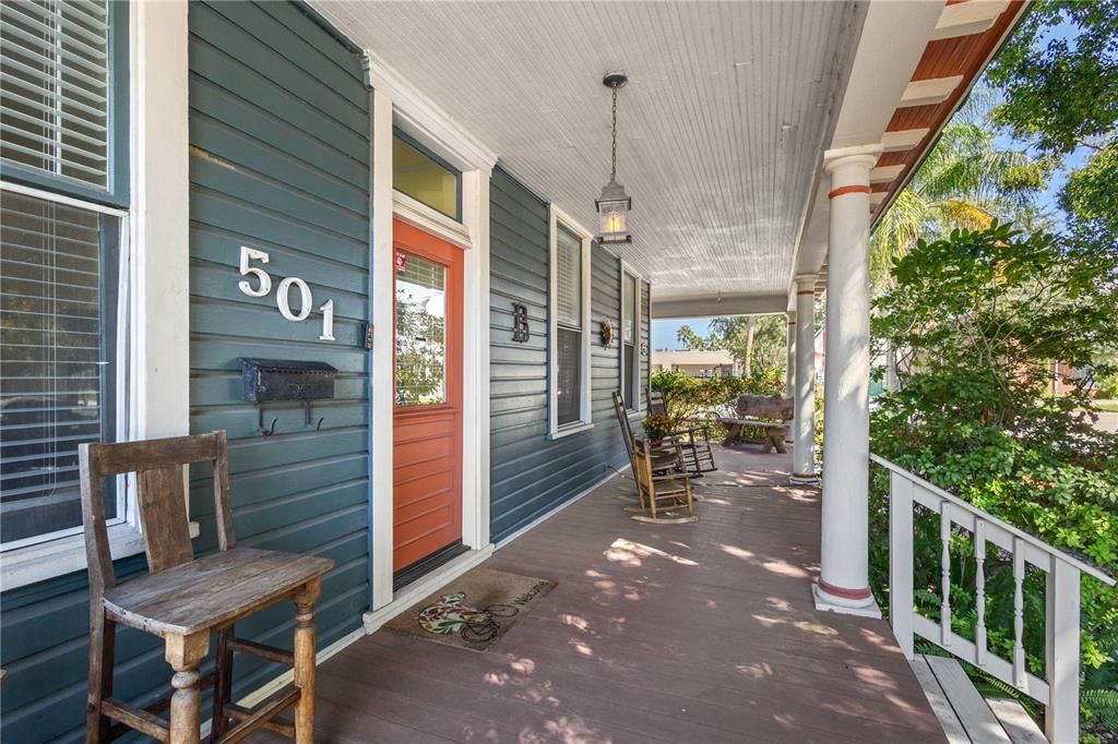 Под контрактом: $839,000 (3 спален, 2 ванн, 2986 Квадратных фут)