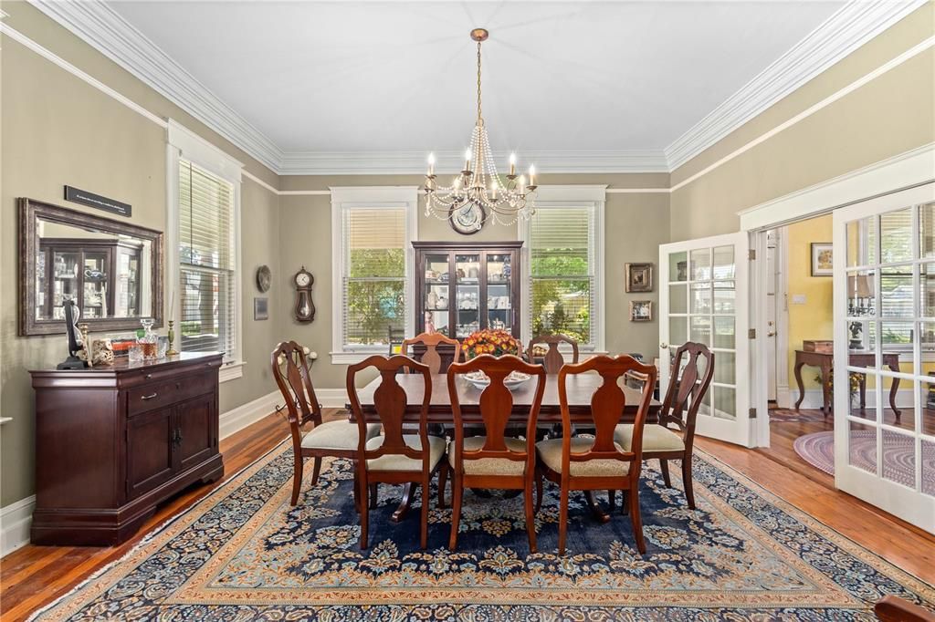 Под контрактом: $839,000 (3 спален, 2 ванн, 2986 Квадратных фут)