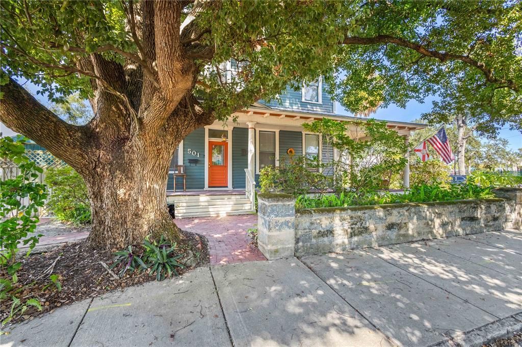 Под контрактом: $839,000 (3 спален, 2 ванн, 2986 Квадратных фут)