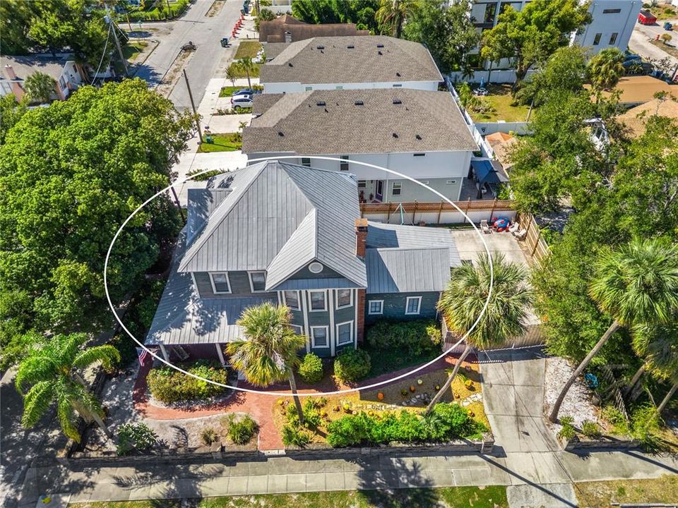 Под контрактом: $839,000 (3 спален, 2 ванн, 2986 Квадратных фут)