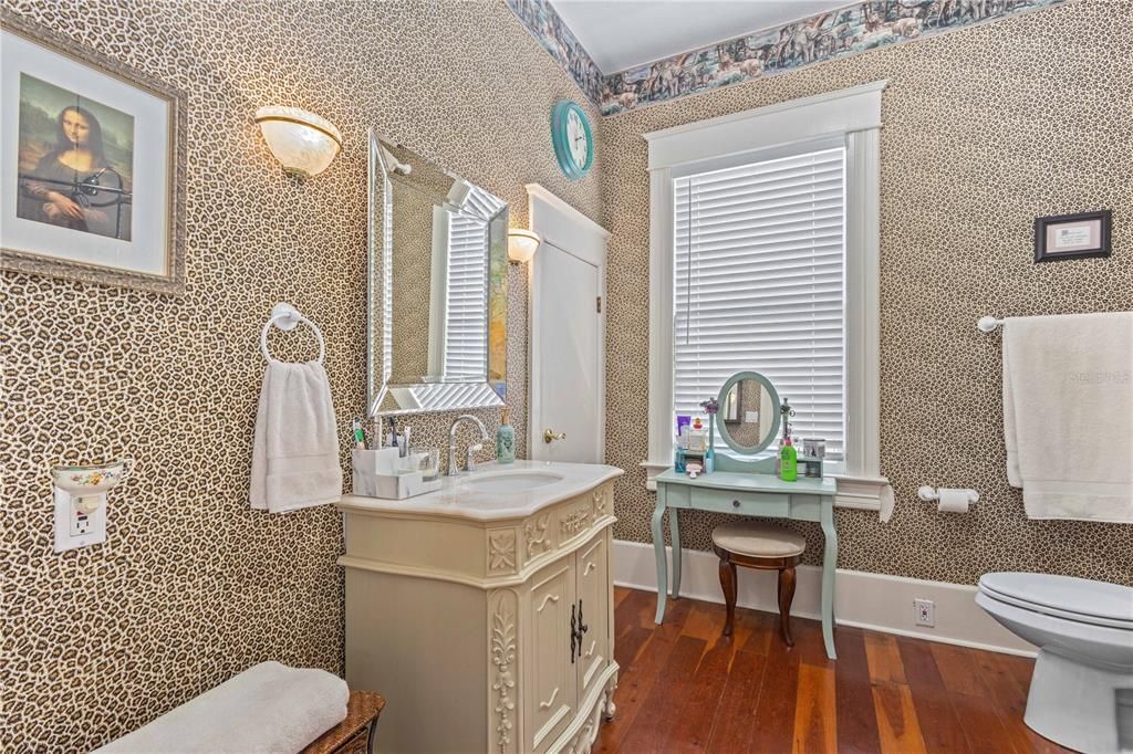 Под контрактом: $839,000 (3 спален, 2 ванн, 2986 Квадратных фут)