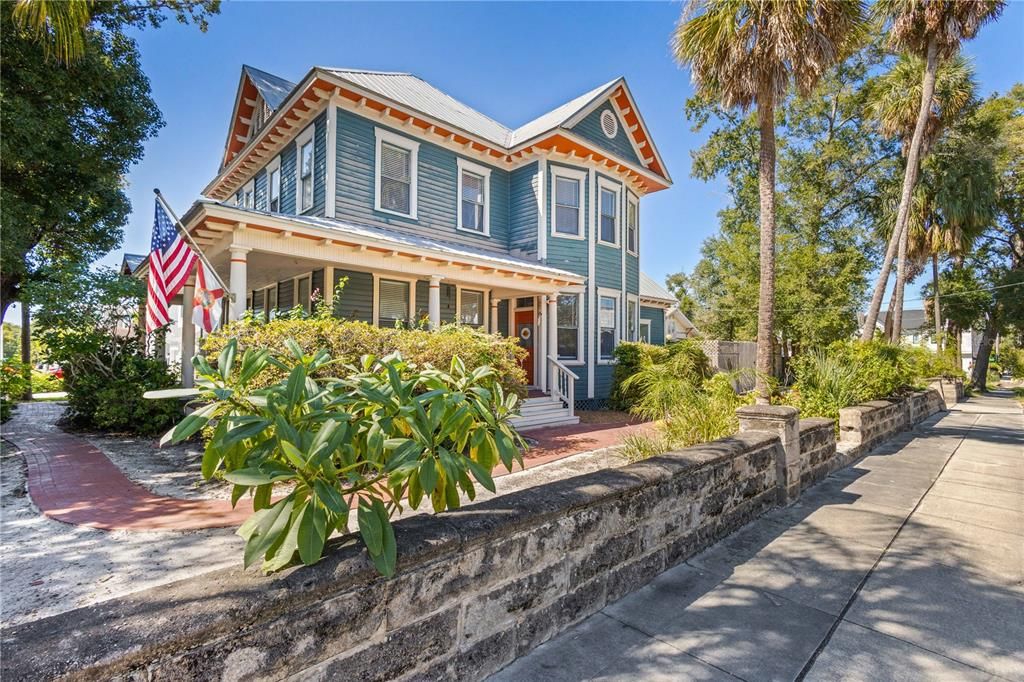 Под контрактом: $839,000 (3 спален, 2 ванн, 2986 Квадратных фут)