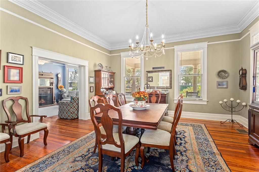 Под контрактом: $839,000 (3 спален, 2 ванн, 2986 Квадратных фут)