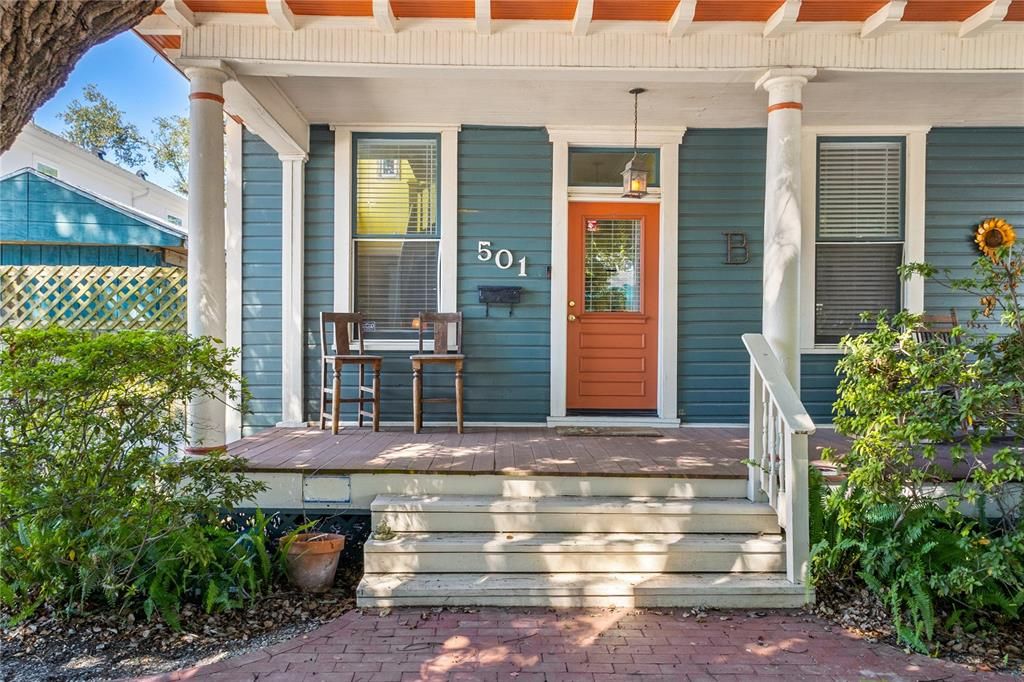 Под контрактом: $839,000 (3 спален, 2 ванн, 2986 Квадратных фут)