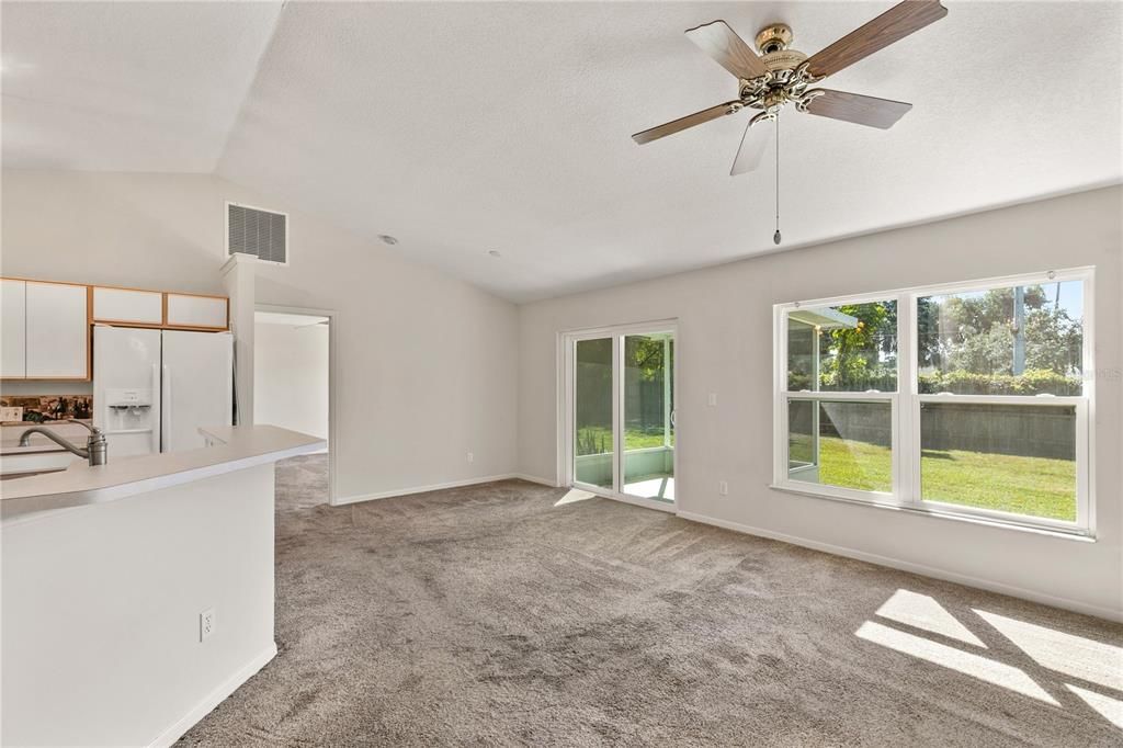 На продажу: $285,900 (3 спален, 2 ванн, 1304 Квадратных фут)