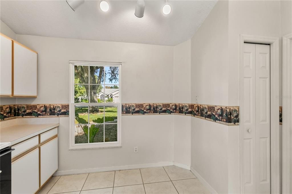 На продажу: $285,900 (3 спален, 2 ванн, 1304 Квадратных фут)