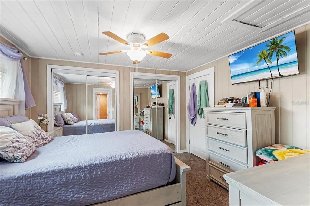 For Sale: $365,000 (3 beds, 1 baths, 864 Square Feet)