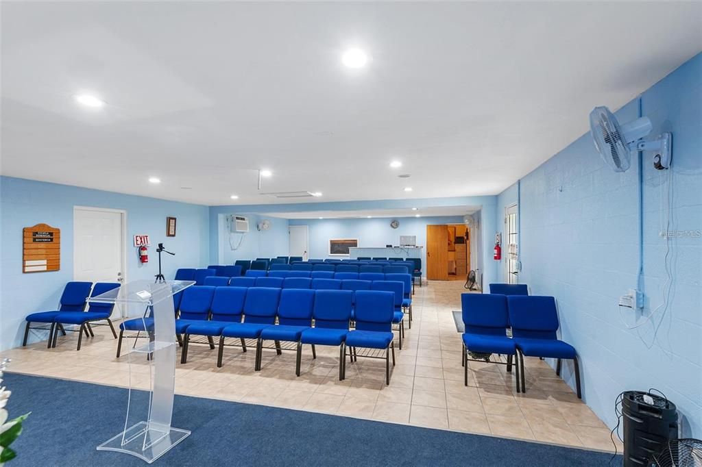 For Sale: $365,000 (3 beds, 1 baths, 864 Square Feet)