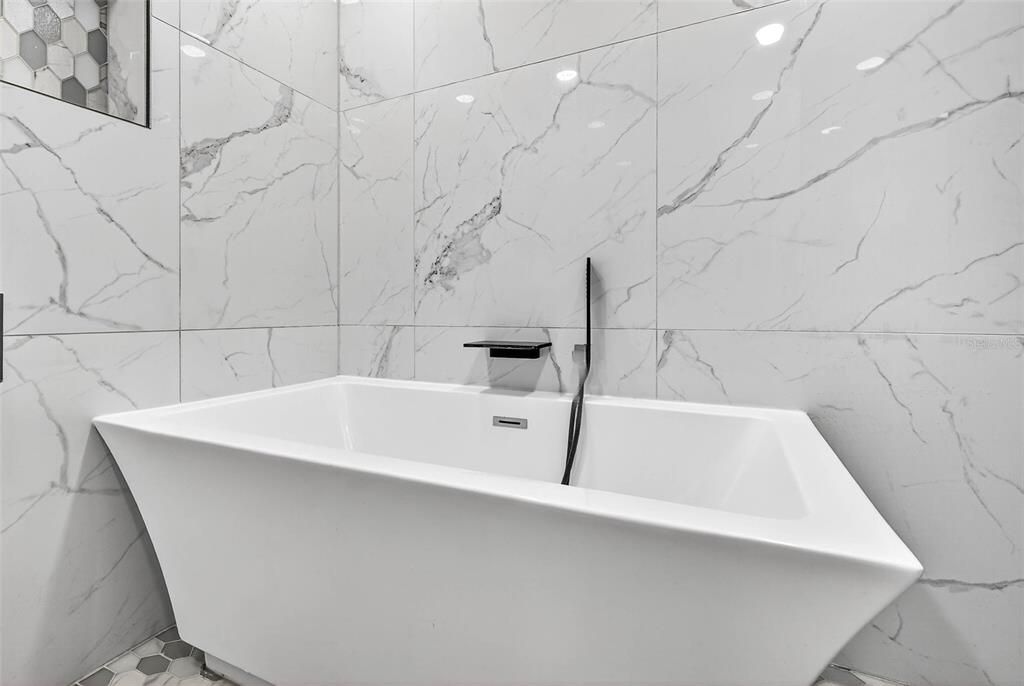 En Venta: $599,000 (2 camas, 2 baños, 1475 Pies cuadrados)