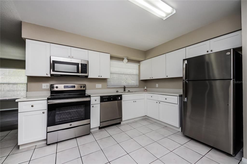 For Rent: $2,285 (3 beds, 2 baths, 1664 Square Feet)