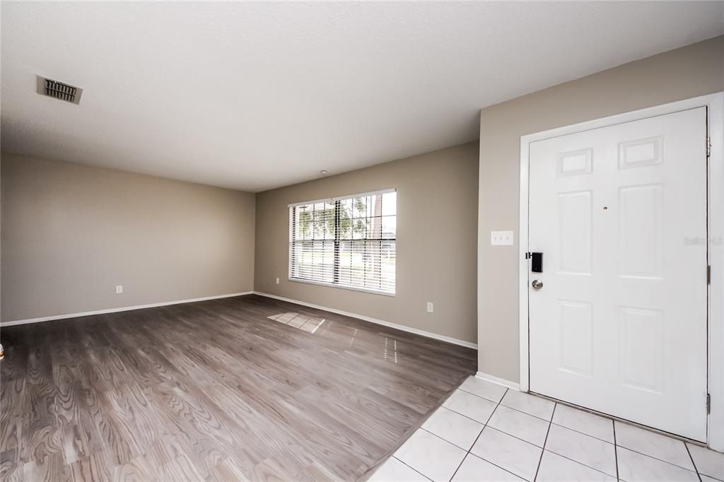 For Rent: $2,285 (3 beds, 2 baths, 1664 Square Feet)