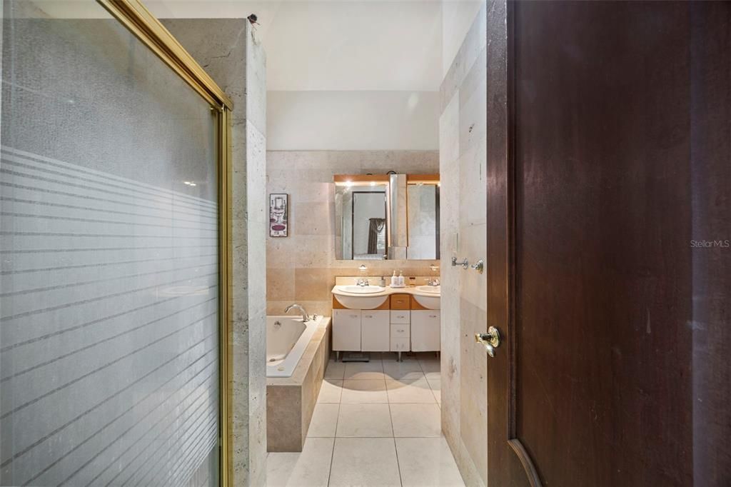 Под контрактом: $510,000 (5 спален, 3 ванн, 2654 Квадратных фут)