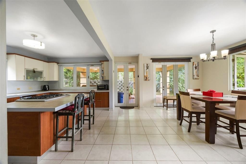 Под контрактом: $510,000 (5 спален, 3 ванн, 2654 Квадратных фут)