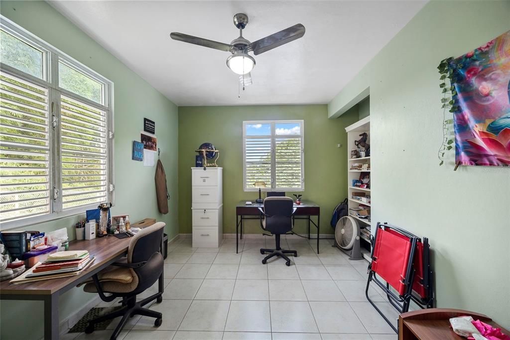 Под контрактом: $510,000 (5 спален, 3 ванн, 2654 Квадратных фут)