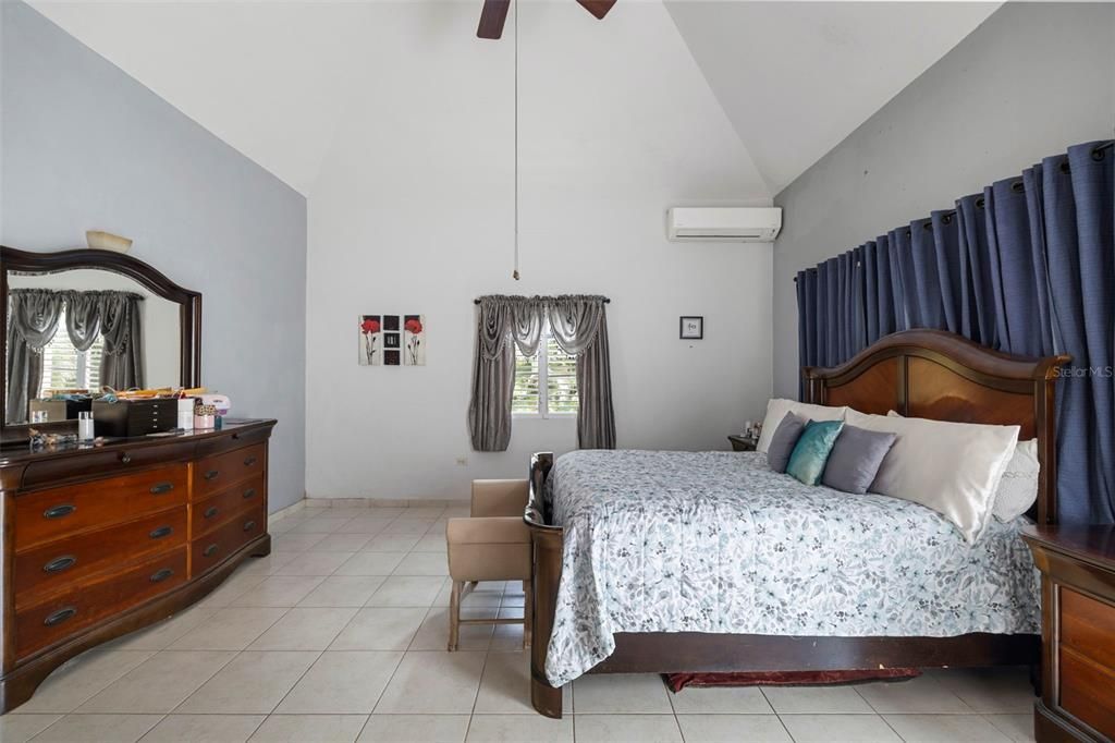 Под контрактом: $510,000 (5 спален, 3 ванн, 2654 Квадратных фут)