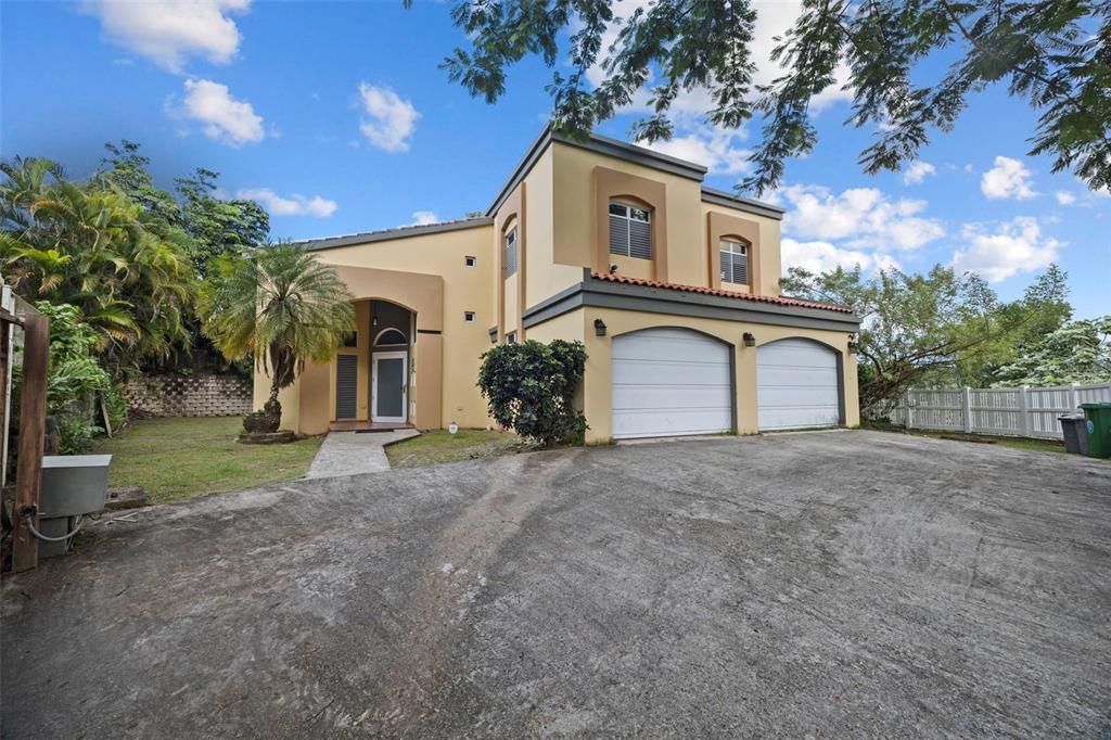 Под контрактом: $510,000 (5 спален, 3 ванн, 2654 Квадратных фут)