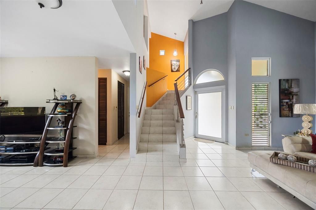 Под контрактом: $510,000 (5 спален, 3 ванн, 2654 Квадратных фут)