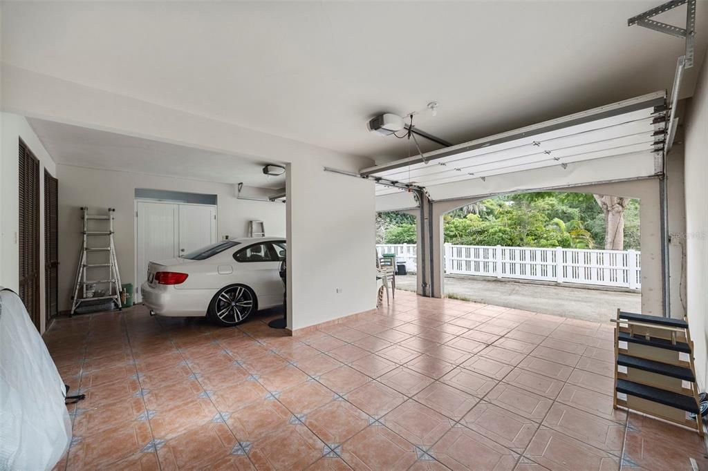 Под контрактом: $510,000 (5 спален, 3 ванн, 2654 Квадратных фут)