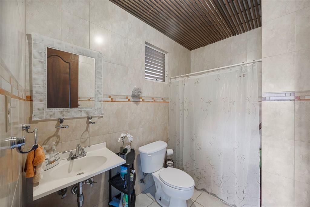 Под контрактом: $510,000 (5 спален, 3 ванн, 2654 Квадратных фут)