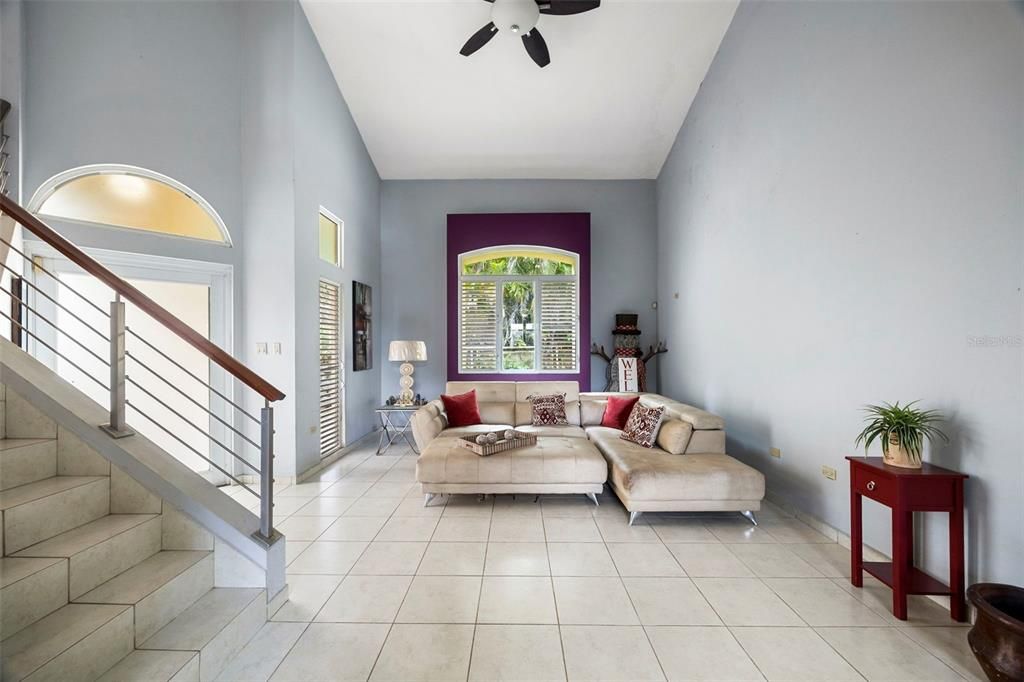 Под контрактом: $510,000 (5 спален, 3 ванн, 2654 Квадратных фут)