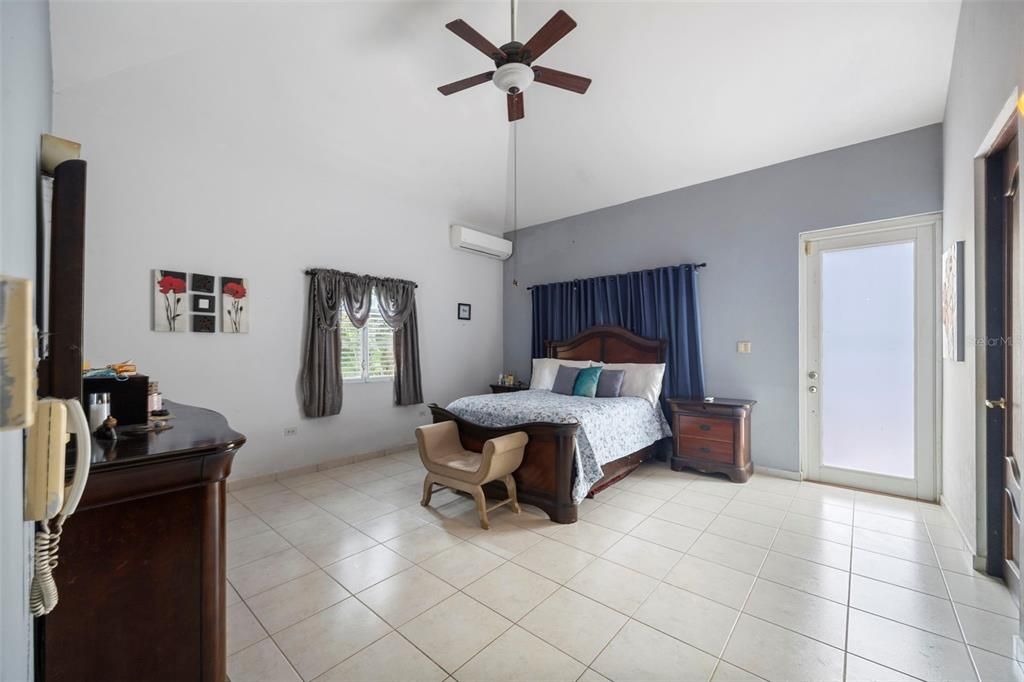 Под контрактом: $510,000 (5 спален, 3 ванн, 2654 Квадратных фут)