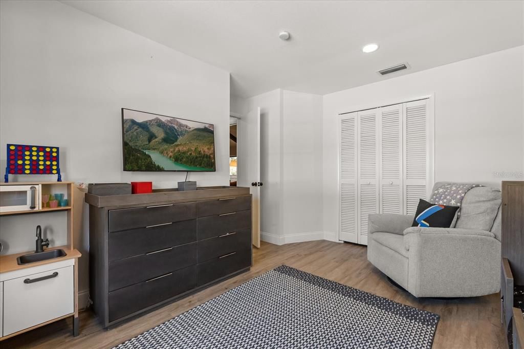 Active With Contract: $715,000 (5 beds, 3 baths, 2634 Square Feet)