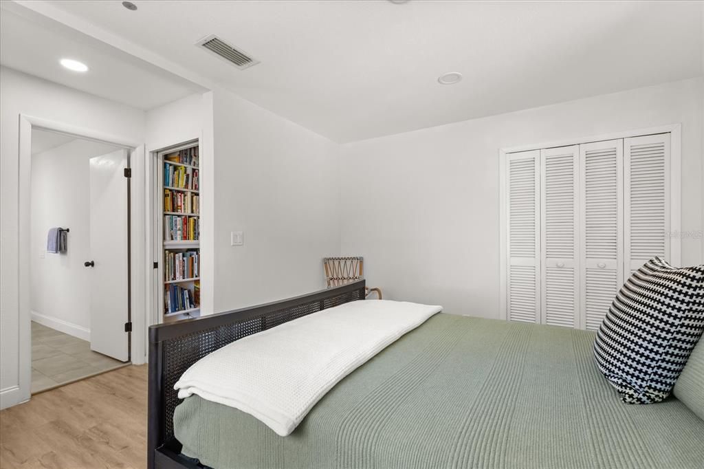 Active With Contract: $715,000 (5 beds, 3 baths, 2634 Square Feet)